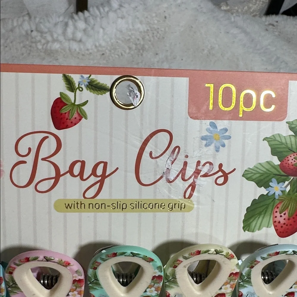 Gourmet Kitchen set of 10 strawberry bag clips  magnet back